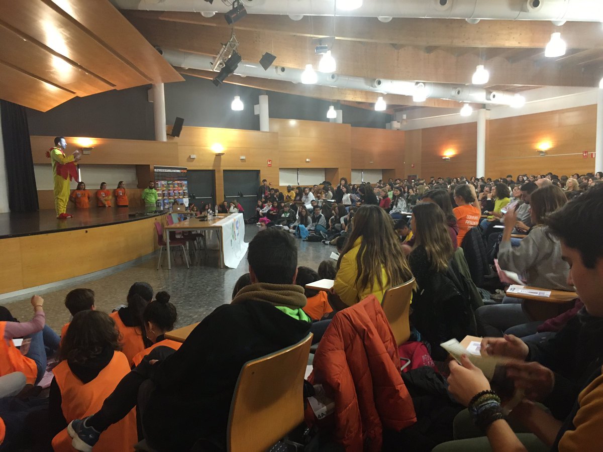 loupolobayarri's tweet photo. Valiente es aquel que se enfrenta a sus miedos  #16Emediacion con @ponsolucion y @CEFIREambitINC Genial! #ODS Alumnado compartiendo #convivencia #mediacion #ilusion https://t.co/2npJO2D9oN
