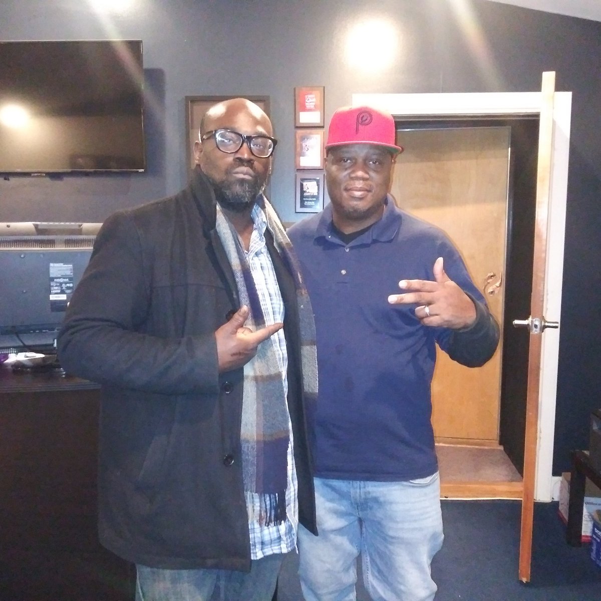 radio_finest's tweet photo. @IvDuncan @TRAVMERCHMUSIC. https://t.co/wVrjHEA1H2