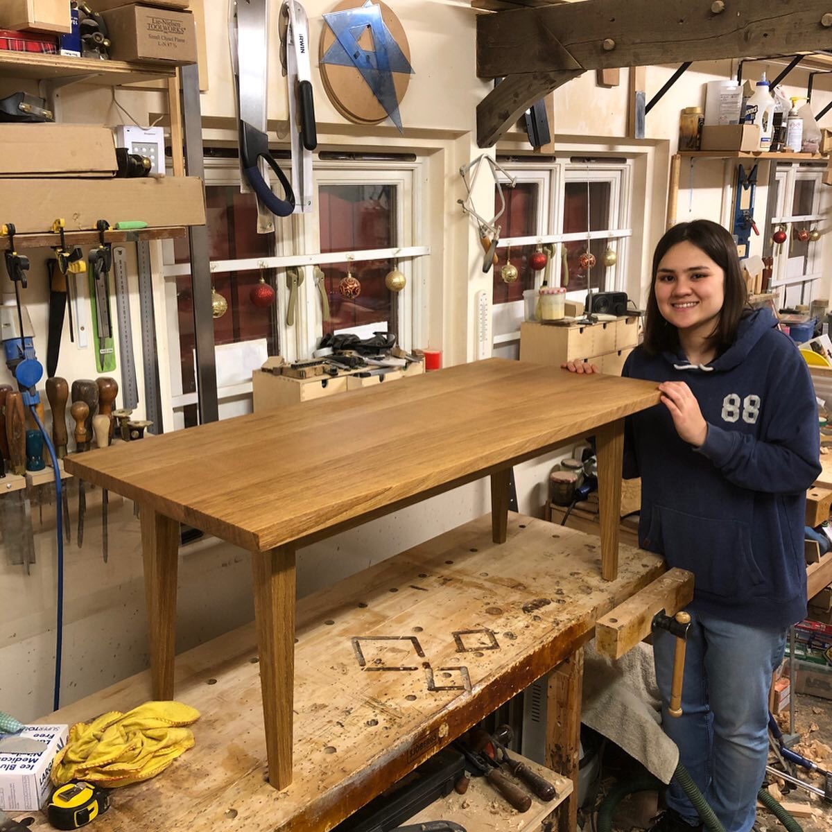 DCHStephenson's tweet image. Here’s Amy with her completed oak coffee table!
Amy spent the weekend in the workshop with me on a project course &amp;amp; learnt how to turn sawn timber into a finished piece of furniture using hand &amp;amp; machine tools
#woodworking #woodworkcourse #learnanewskill 
stephenson-furniture.co.uk/courses.html