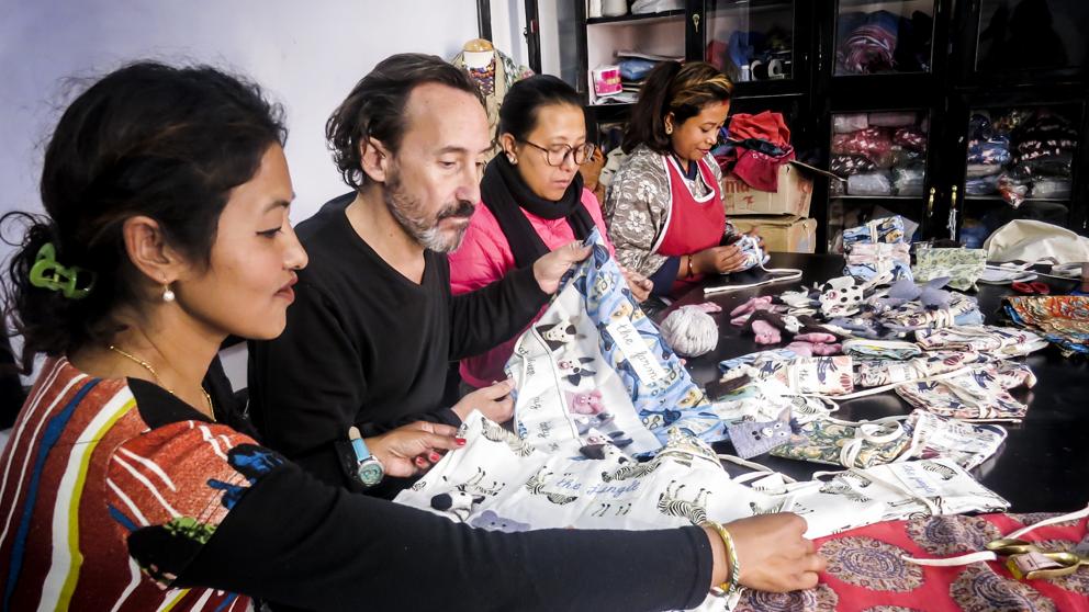 socialweekendES's tweet photo. De aquí a Nepal.

Talleres textiles, una escuela de repostería, cursos de programación o la construcción de viviendas... Karuna es una #EmpresaSocial que impulsa proyectos para crear ocupación en Nepal. Conócela en:  https://t.co/fLcEGvJtbD https://t.co/wVt2iv5Czq