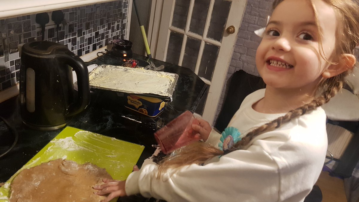 Stacey51840468's tweet photo. @UCPrimary @MissDavidson123  Lola Mae baking gingerbread men #festivebaking https://t.co/RYCVzvRG5G