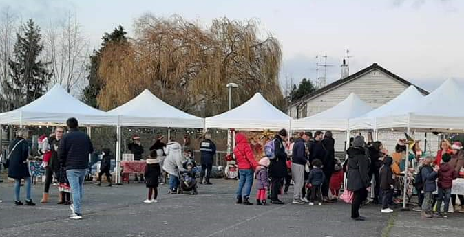 AapelDes's tweet photo. Et voila un premier marché de noël réussit👏. Félicitations à tous ceux qui ont donné de leur temps, les bénévoles, @VilleLongpont91, les agents municipaux, les enseignants, le périscolaire élémentaire. Merci également à nos donateurs @castorama_fr et @Truffaut. https://t.co/ZDeD2QuSK5