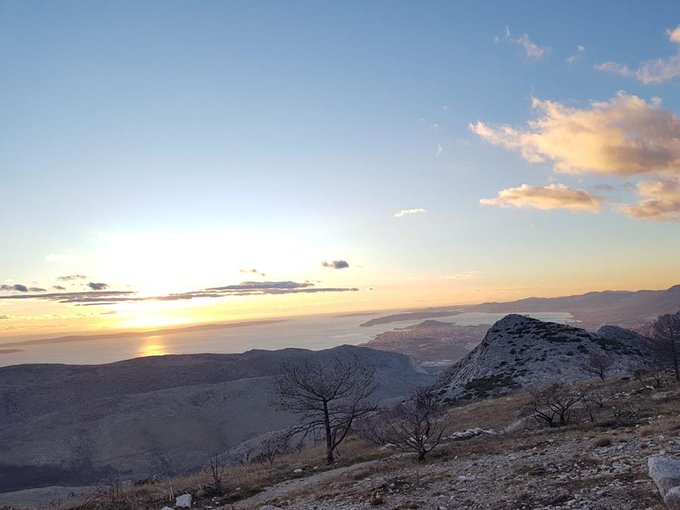 touristguidecro's tweet photo. #Enjoy the sea view while #climbing a #mountain You don’t need any previous #experience for this tour! #Hiking #Mosor #Split #Croatia #nature #naturelover #landscape #landscapelovers https://t.co/LCWFs4I3Lg