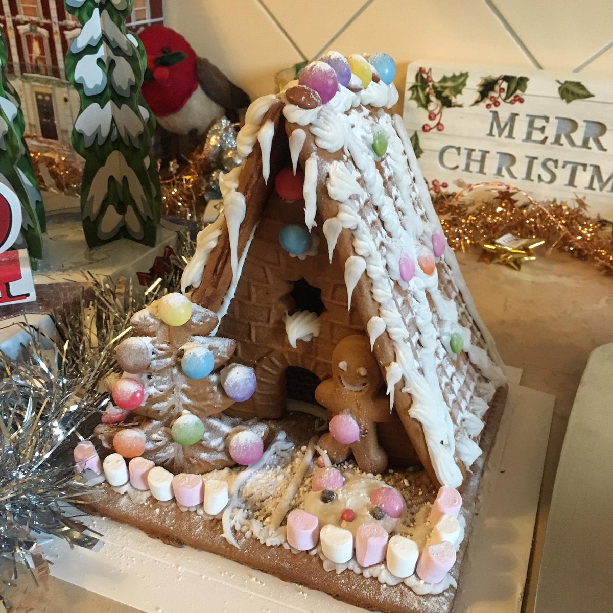 Gingerbread House decorating competition... what one is best you decide !
#gingerbreadshowdown #gingerbreadhouse #pipethreading