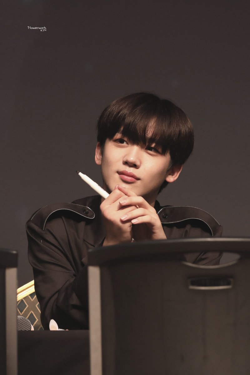 flowerworkyh's tweet photo. 190906 Fansign

#김요한 #엑스원 #KIMYOHAN #x1 https://t.co/4w0tF7ypyD