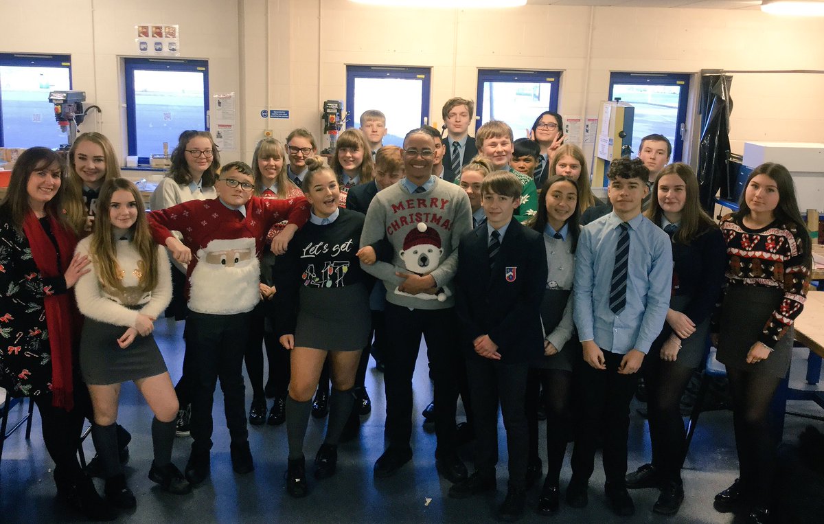 MrsLWilliamsDT's tweet photo. 🎄🎅🏻Merry Christmas from 11O! 🎄🎅🏻#9moresleeps #restandrecover @SJHSYear11 @sjhsnewport https://t.co/QzWf5FFPYg