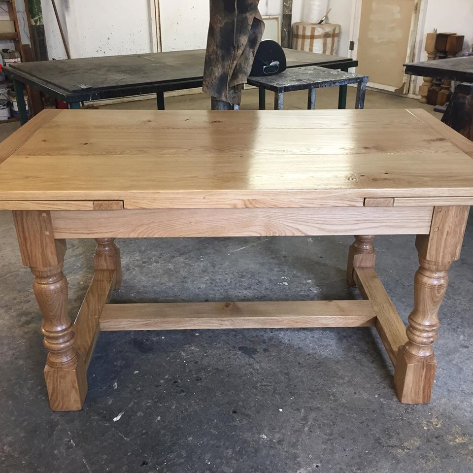 HFFurnitureUK's tweet image. Take a look at this lovely #country #extendingtable made in #suffolk . 

An extending table maximizes the available space in your kitchen or dining room and with this quality, it will stay in your family for many meals to come! 

 #CountryTable #Interiors #Table #InteriorDesign