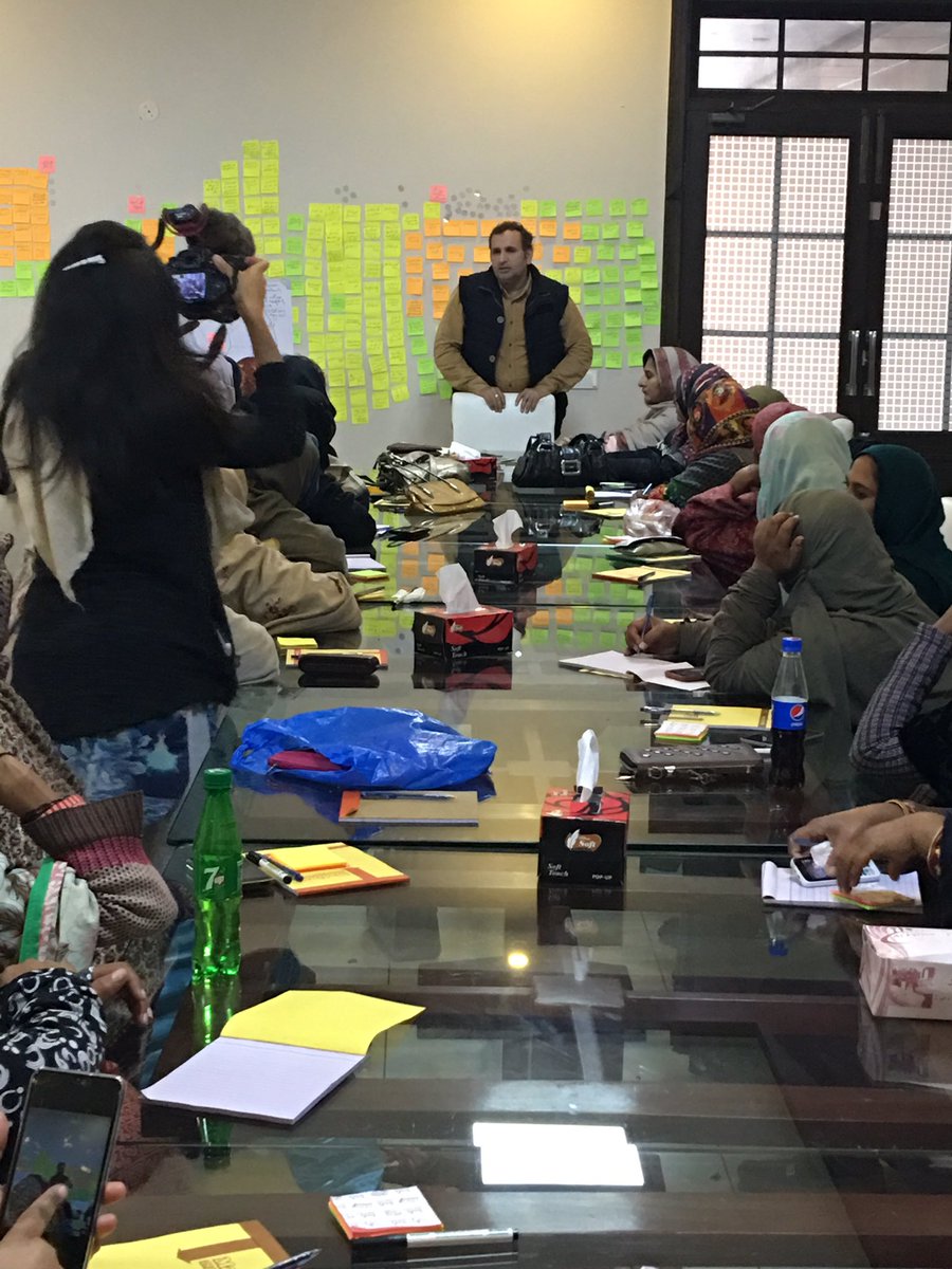 fsherjan's tweet photo. #Nawazish from #Karvaan closing the #ProblemDiscovery workshop in #Bahawalpur. Next we will be conducting individual interviews and visiting the workplaces of the micro entrepreneurs who participated in this workshop. https://t.co/WUeKbTBo9E