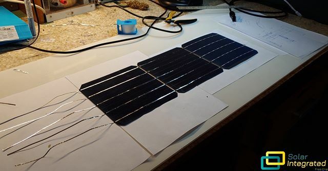 SolarIntegrate1's tweet photo. Experimentation 🔬
.
.
.
.
.
#photovoltaics #photovoltaïque #photovoltaic #experiment #experimentation #experimentaal #experimenting #scienceexperiment #science #electrical #work #strings #solarcells #solarstring #solar https://t.co/q2nxzgef3t https://t.co/GSbqJEaLF2