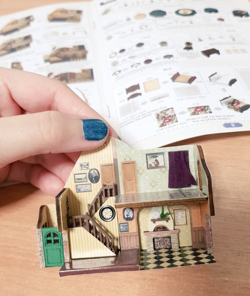 BelSShan's tweet image. My friend gift me with this mini DIY diorama. Is quite tedious but is cute and fun 😆