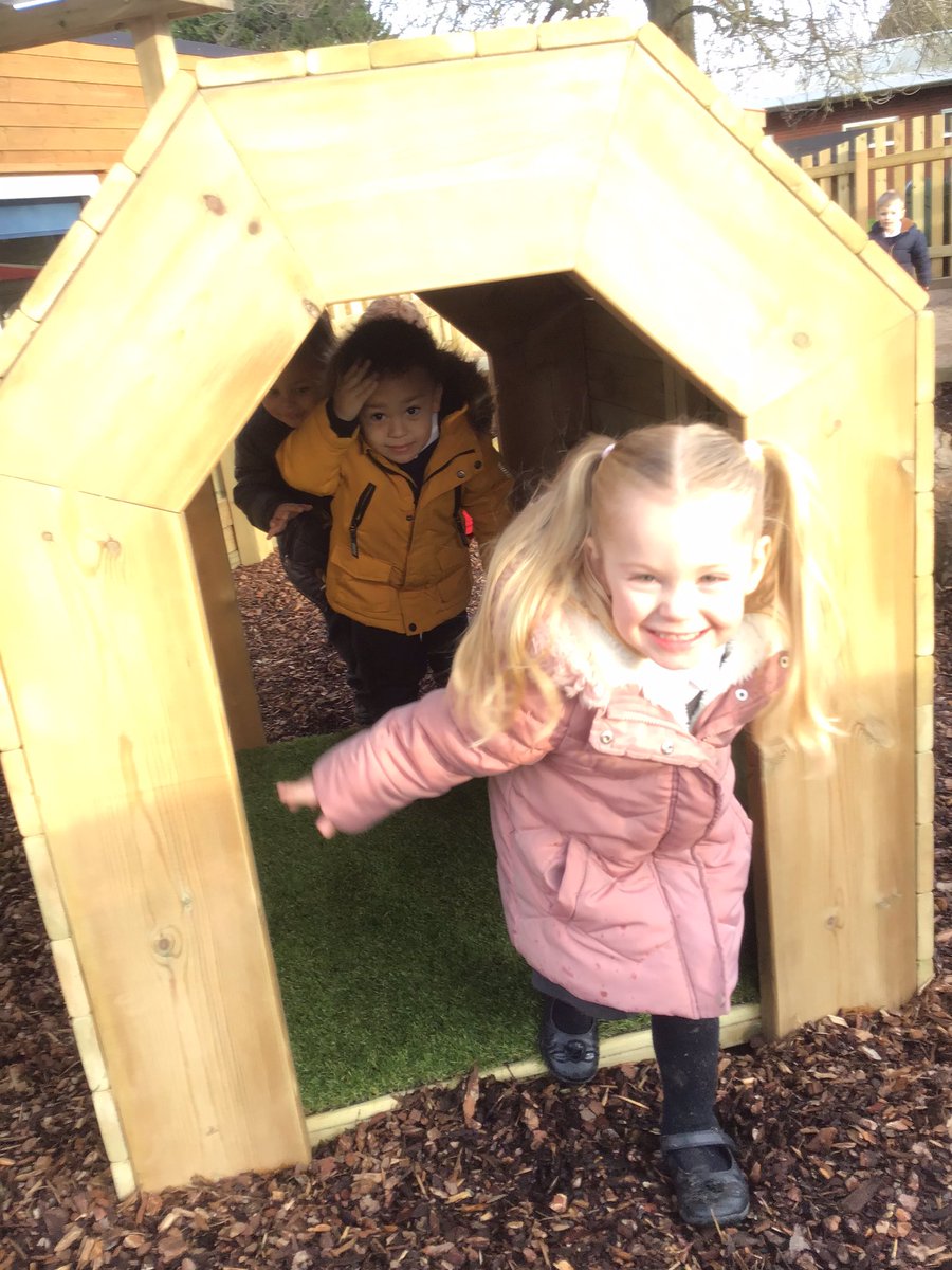 Acorn Class are super excited to explore their new play area today! <a href="/NewbyLeisureLtd/">NewbyLeisureLtd</a> thank you so much 😊