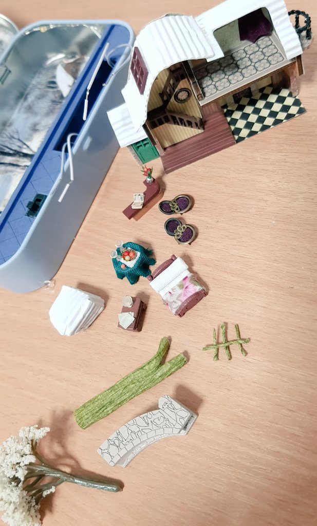 BelSShan's tweet image. My friend gift me with this mini DIY diorama. Is quite tedious but is cute and fun 😆
