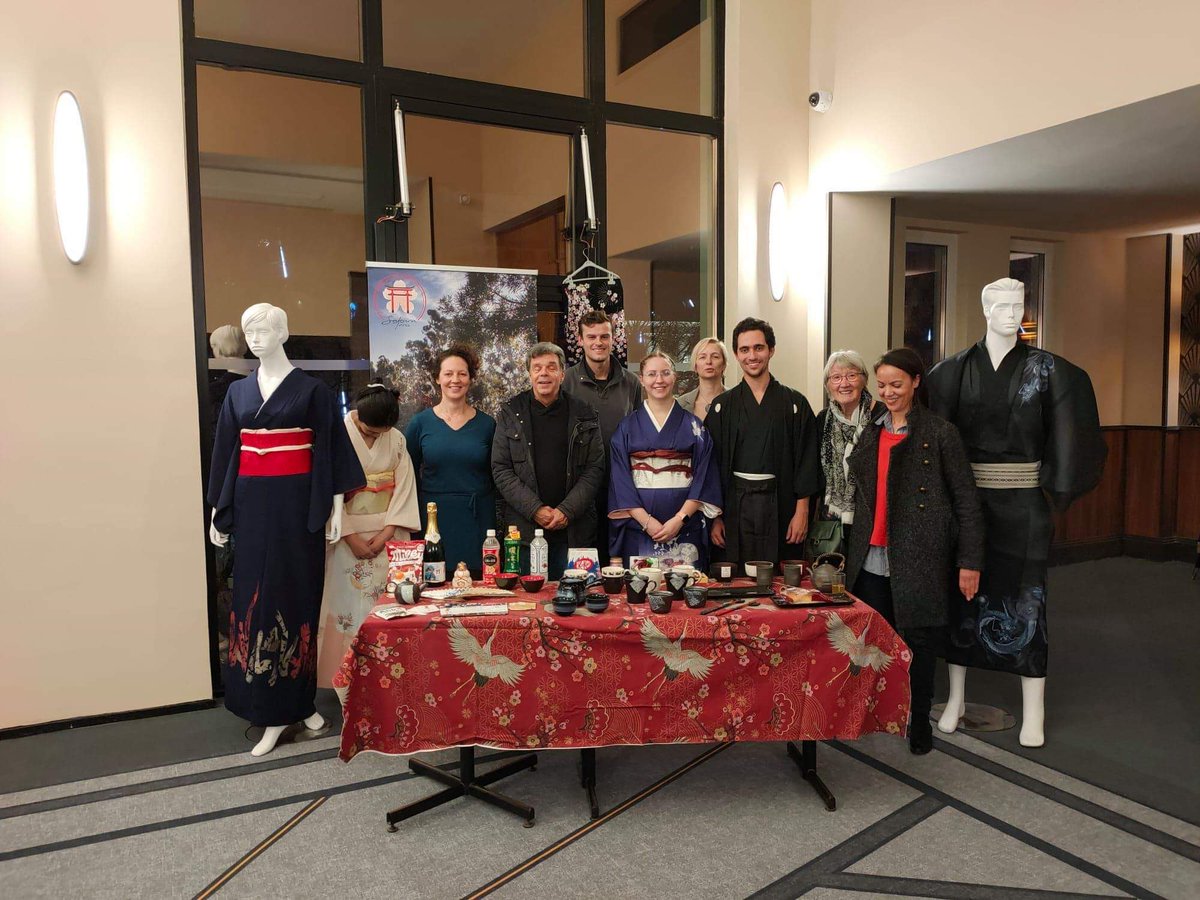 ReimsRI's tweet photo. Une très belle soirée hier et un public nombreux aux Cinémas Opéraims pour la diffusion en avant-première du film japonais "Dans un jardin qu'on dirait éternel"
Un grand merci à nos bénévoles, et nos partenaires, Linfraviolet , Sakura Torii et la SVUR - Société des Vins de l'URCA https://t.co/iPZkBqUIfG