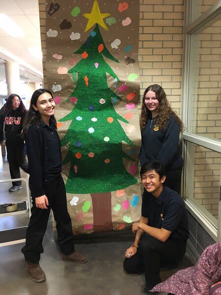 MpjCouncil's tweet photo. Hey Johnson 🐾,
Safe School Committee has set up the Christmas Tree banner in the atrium beside the cafeteria.We would like to thank You MPJ for contributing to the banner as well as expressing your kindness to the MPJ community.

Spread the kindness 🥰🤗💛💛

#MPJKINDNESS. https://t.co/QpLy6lQcQv