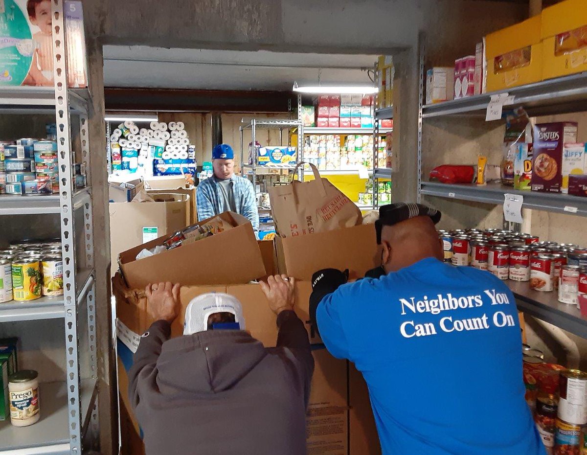 Prez41X's tweet photo. The St. X students continue to be #menforothers as they gather food for the annual canned food drive. @SVdP_NKY said, "We serve in Hope to see the face of the Lord to the forgotten and the needy. The Xavier H.S. students make this happen every day." #jsnadvent https://t.co/z44pakqQbe