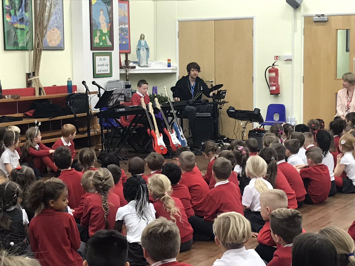 olos_armthorpe's tweet photo. Our school bands were fantastic this afternoon - true superstars in the making!! 🎸🎸🎸🎸🎸 Thanks to the amazing Liam @RSMusicSchool for helping our children in their lessons and performances #madaboutmusic #superbands https://t.co/ueZJ8Ie1Ke