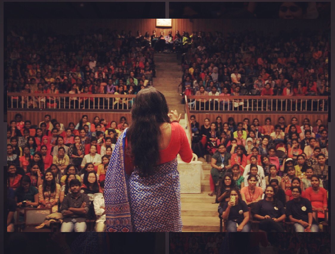 MIRCHI_SHIV's tweet photo. My Queen Moment 😍👸🏻 #onstage #mikelove #ethiraj #speechtime #lovewatido #lovetalking #positivevibe #spreadlove #positivity #queenmoment #queen👑 #queen https://t.co/UM4D3NHlw0