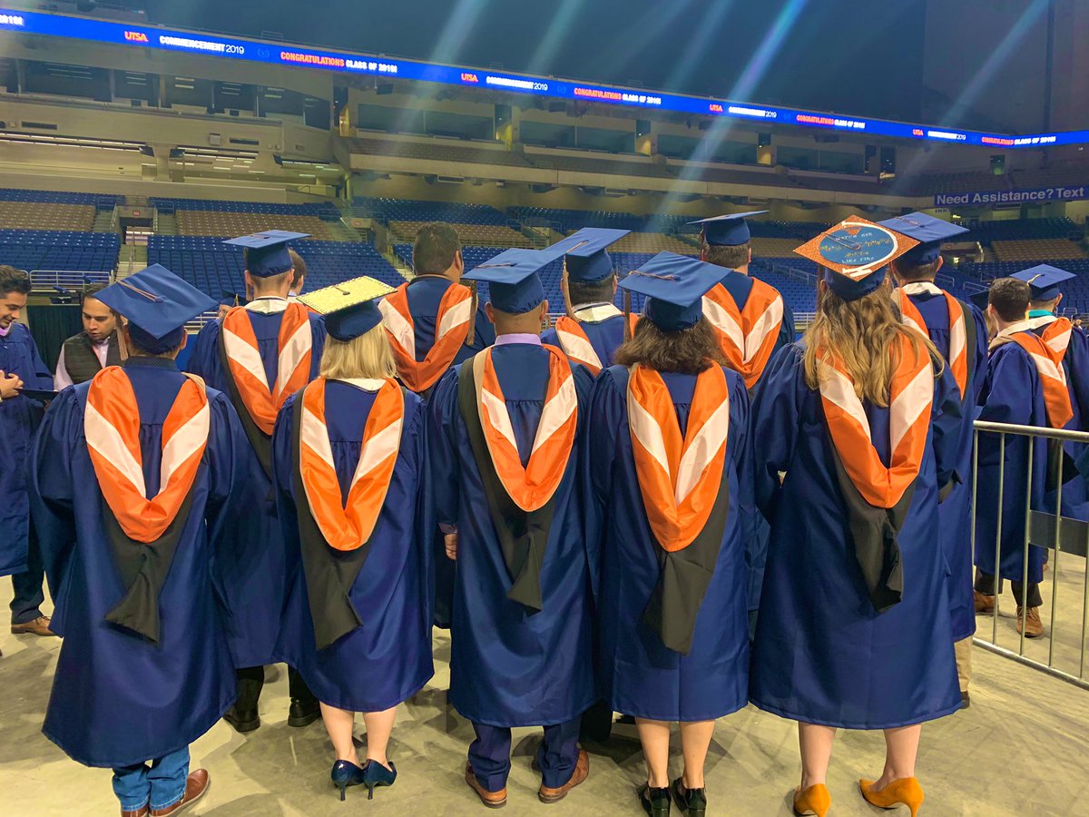 UTSA's tweet image. Shoutout to our @UTSABusiness, @utsacacp and @policyutsa ‘Runners graduating with their master’s degrees today! 🤙🏼🎓 #UTSA #UTSAGrad19