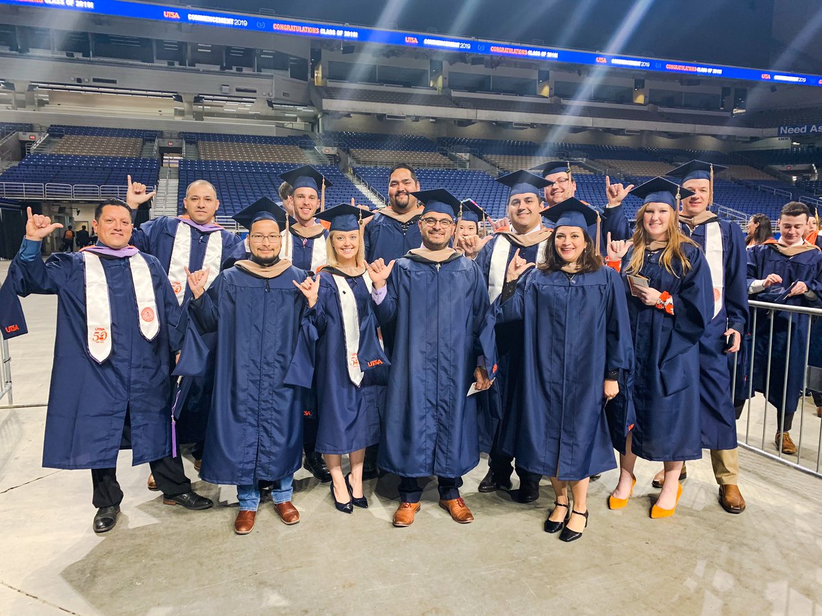 UTSA's tweet image. Shoutout to our @UTSABusiness, @utsacacp and @policyutsa ‘Runners graduating with their master’s degrees today! 🤙🏼🎓 #UTSA #UTSAGrad19