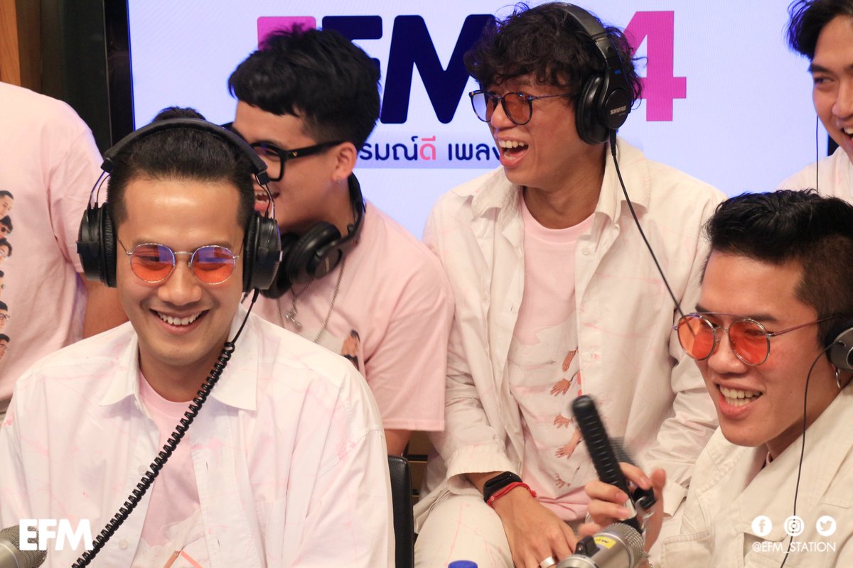 EFM_STATION's tweet photo. อาหร่อยยยยยย!! หัวเราะแบบไม่ต้องหยุดพัก คึกคักสนุกสนานขั้นสุดไปกับพวกเขาวง "MILD" ใครพลาดสามารถติดตามชมย้อนหลังหรือ Highlight มันส์ๆ ได้ที่ EFM Station ค่าา
#จันทร์Shockโลกยังไงซิ #จันทร์ShockโลกXMILDBAND https://t.co/HScd0bTXb4