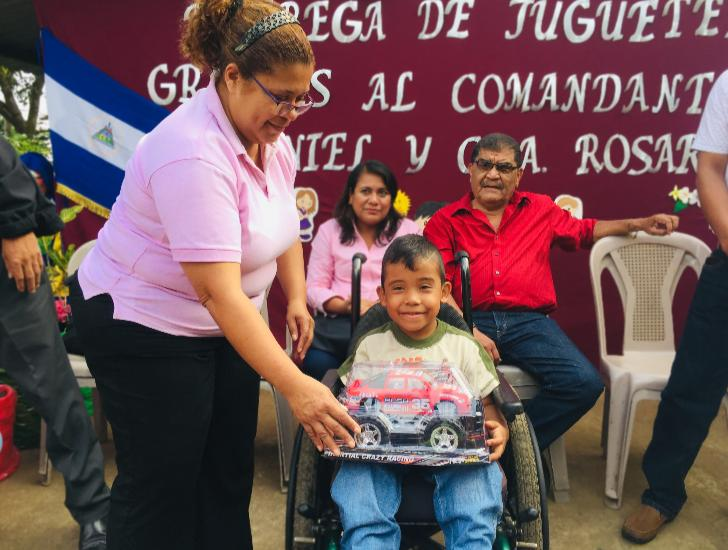 #NicaraguaAlegriaYEsperanza

Entrega de juguetes a niños y niñas en el municipio de #SanMarcos