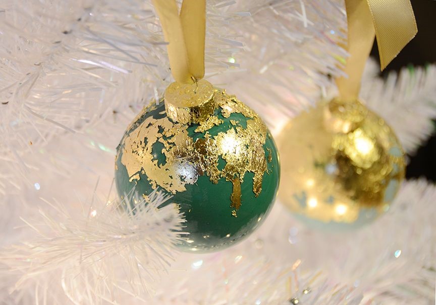 DIY 24ct Gold Leaf Holiday Christmas Tree Ornaments
Give your holiday decor some extra sparkle this year, with these beautiful 24ct gold leaf glass ornaments. They are the perfect addition to a contemporary Christmas tree,ts, adding a pop of elegance to any space.
