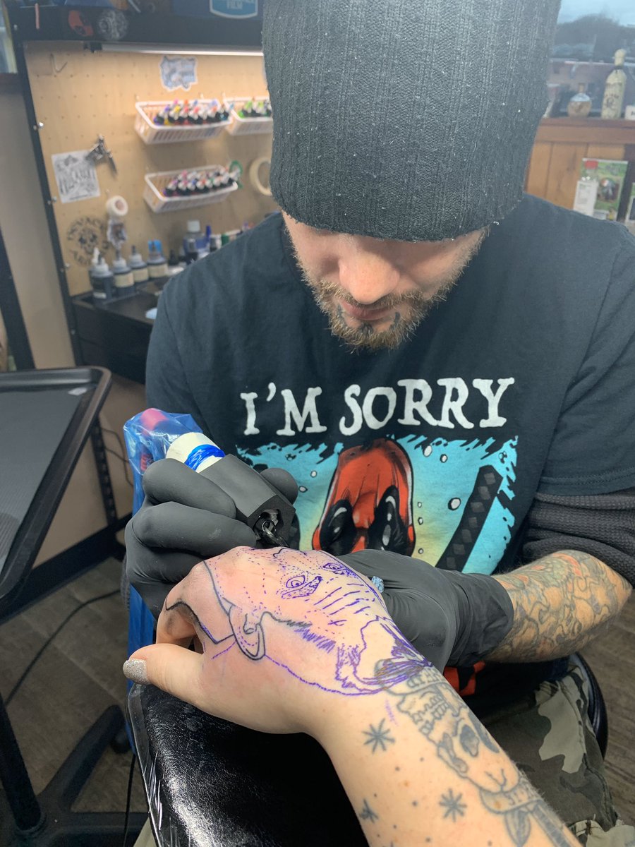 bhivetattoos304's tweet photo. Twitter plz do ur thing and make my coworker Bobby Tackett famous bc look what this man can do❕❗️ https://t.co/YVQRB0Tiyl