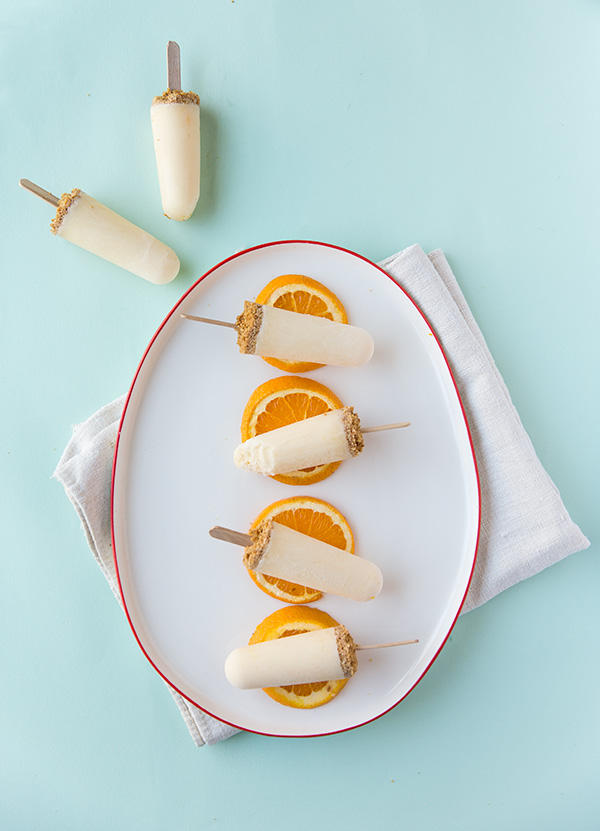 BQVIBES's tweet photo. When I was younger I was obsessed with orange and vanilla creamsicle popsicles during hot New York summers. I had no idea they were so easy to make until I did a little research and was pleasantly surprised by how quickly they come together https://t.co/grfIezUhJ1 https://t.co/wKnGWDx1Km