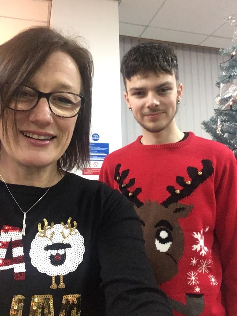 We have 2 more of our #SpringfieldTeam in their Christmas jumpers! 🎅🎄

#ChristmasSpirit #ChristmasJumperDay #ChristmasJumper #Bedford #BedfordBusiness