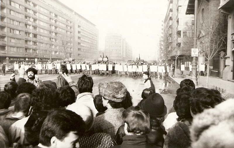 BruggemanSekows's tweet photo. Events in Timisoara in mid December 1989 mark the begin of the #RomanianRevolution, end of 42 years of #Communistoppression in #Romania, https://t.co/EAo97UQvBK #Communist #communism #eioco @B_Predescu
@ROinNL https://t.co/qQahL8G8Rb