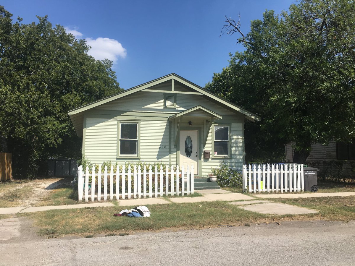 sapreservation's tweet photo. Before the Tiny House Movement, millions of Americans already lived in small houses. San Antonio has ~33k older homes that are 1k square feet or smaller. Many of these are Shotguns, Bungalows, &amp; other traditional styles from late 19th/early 20th century (1/2) #affordablehousing https://t.co/ASZDuPeoP5