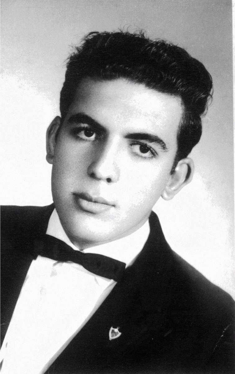 #Efemerides || Un día como hoy, hace 75 años, nace el Dr. Armando Bukele; quien aún conserva el récord del más alto promedio en la historia de la Universidad de El Salvador.