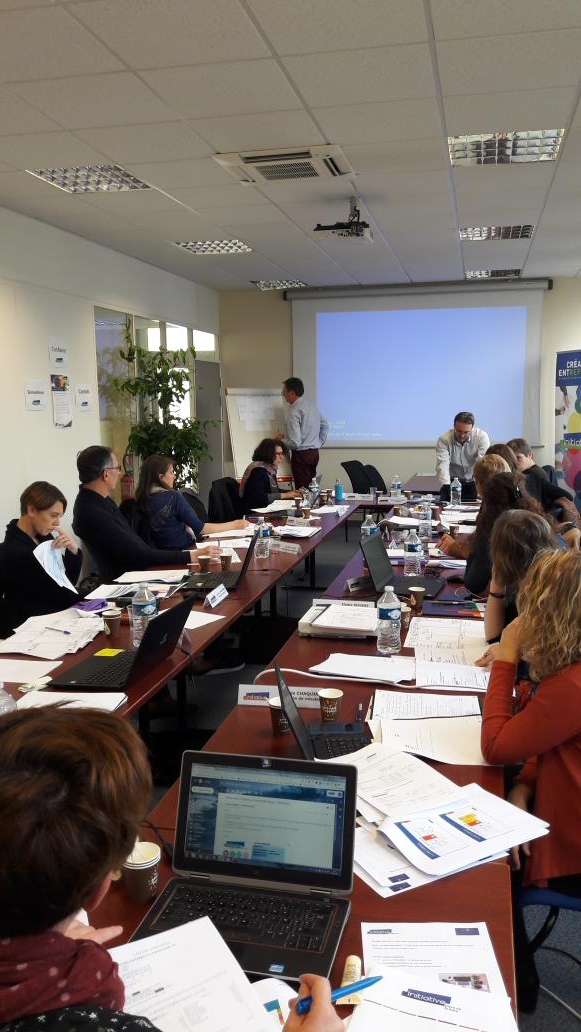 INITIATIVE_PdL's tweet photo. Le Réseau @INITIATIVE_PdL se forme pour améliorer sa pratique d'accompagnement: échanges de pratiques, jeu de rôles, travaux en groupe...2 jours intenses en perspective! Merci à nos formateurs Grégory et Philippe @InitiativeFR https://t.co/VzhUN2gjMB