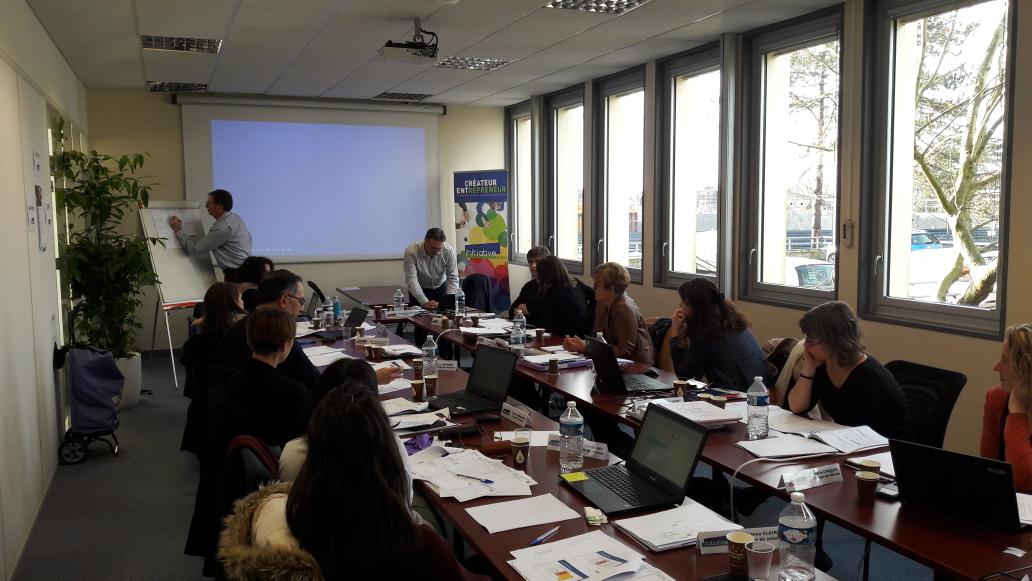 INITIATIVE_PdL's tweet photo. Le Réseau @INITIATIVE_PdL se forme pour améliorer sa pratique d'accompagnement: échanges de pratiques, jeu de rôles, travaux en groupe...2 jours intenses en perspective! Merci à nos formateurs Grégory et Philippe @InitiativeFR https://t.co/VzhUN2gjMB