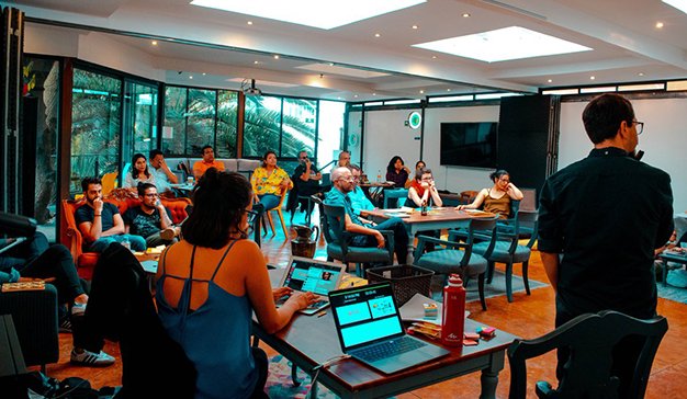 LaAcademiaMX's tweet image. &quot;La Academia Mexicana de Creatividad reivindica la formación basada en la experimentación y en el error&quot;

Nota de @mkdirecto: bit.ly/2EzuC6p