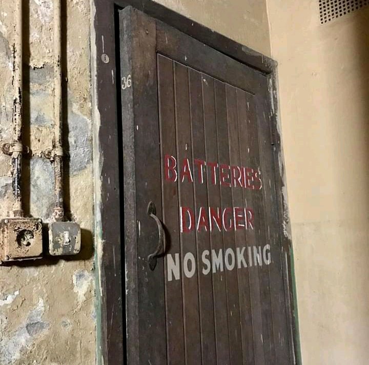 Calonlive's tweet photo. #savetheoldllanelliodeon #calonlive #llanelli #carmarthenshire #southwales #cinema #odeon #artdeco #restoration #artdecocinema #artdecodesign #artdecostyle #vintagecinema #streamline #streamlinemodern #door #doors #fireresistant #firesafety #oak #oakdoors https://t.co/P8A77aTEgo