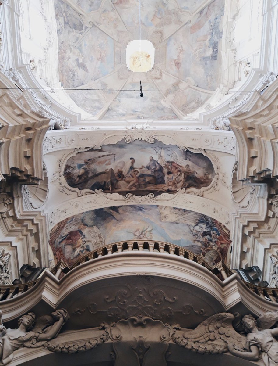 syiphee's tweet photo. St Nicholas Church in Prague https://t.co/2fOHAeyp6t