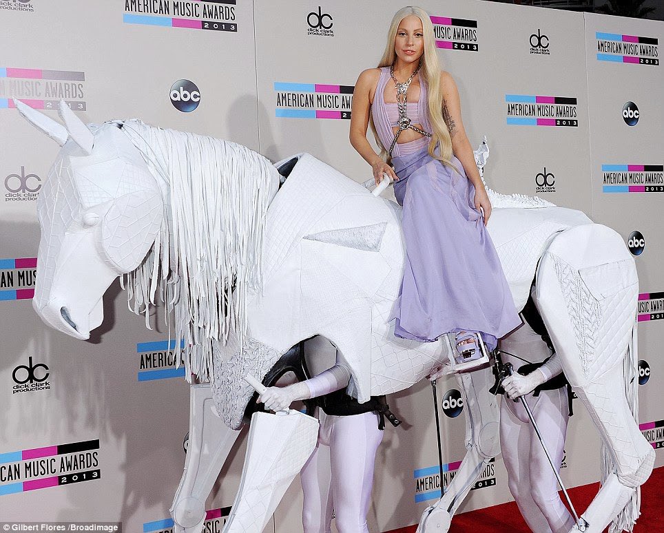 @godmotherperry @gagaonly2 @saadsheikh2001 @GangstaGypsy @kathery51171549 Queen of horses. Lmao
#GagaWins10s