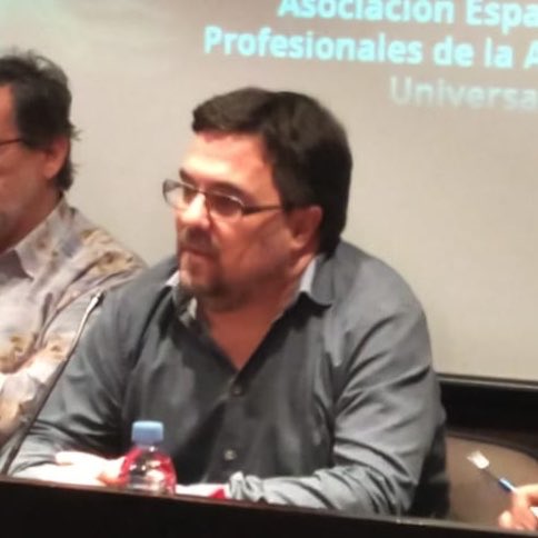 asepau's tweet photo. Guillermo Hurtado del Ayto. De Barcelona nos cuenta en la jornada de #asepau “cómo en Accesibilidad las realidades de los 80 no tienen nada que ver con la realidad del 2020”. Con @TMB_Barcelona y @Fundacion_ONCE https://t.co/jrd9vEfW4M