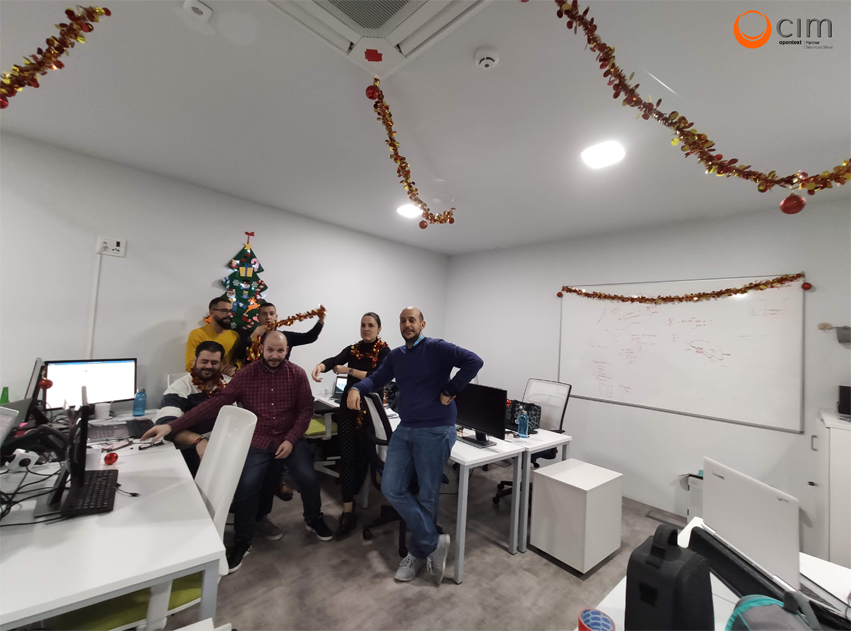 cim_ecm's tweet photo. Empezamos la navidad en CIM, así estamos en la oficina de Madrid! #CIMTeam https://t.co/wBH7WZ2qM9
