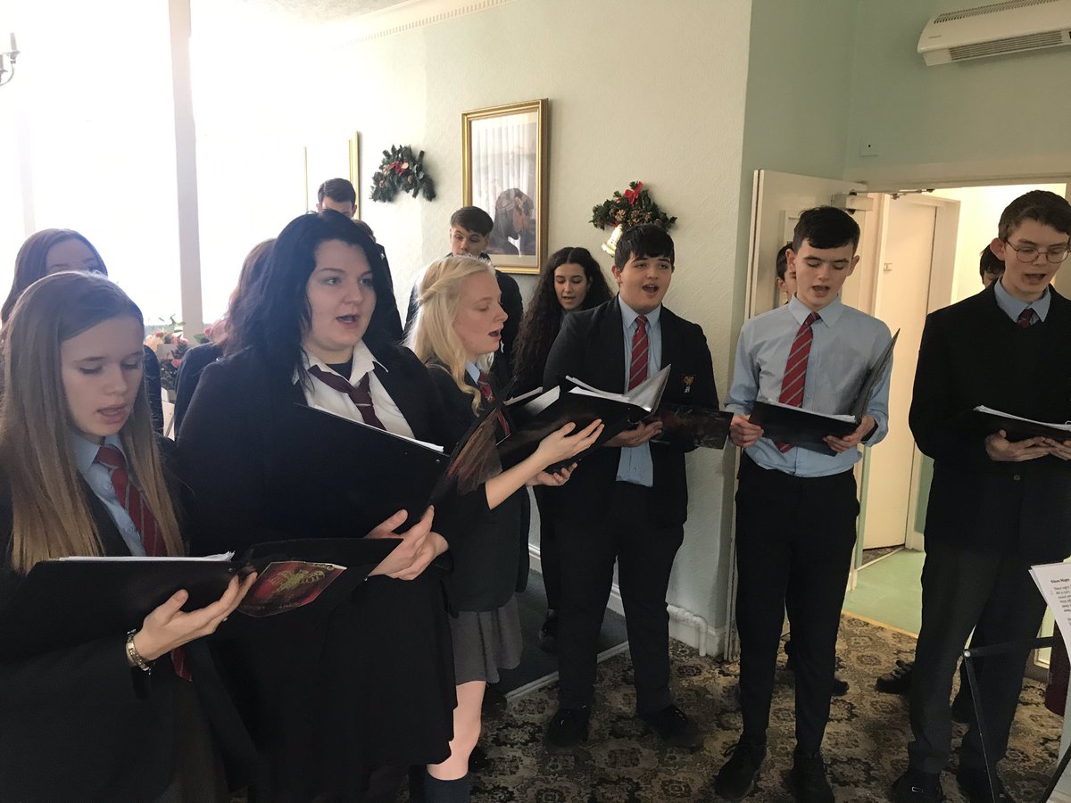 ccs_charity's tweet image. Caerleon Senior Choir visiting Caerleon House Residential Home, bringing the musical festivities to the residents and staff! 🎼🎹 🌲 @CaerleonComp