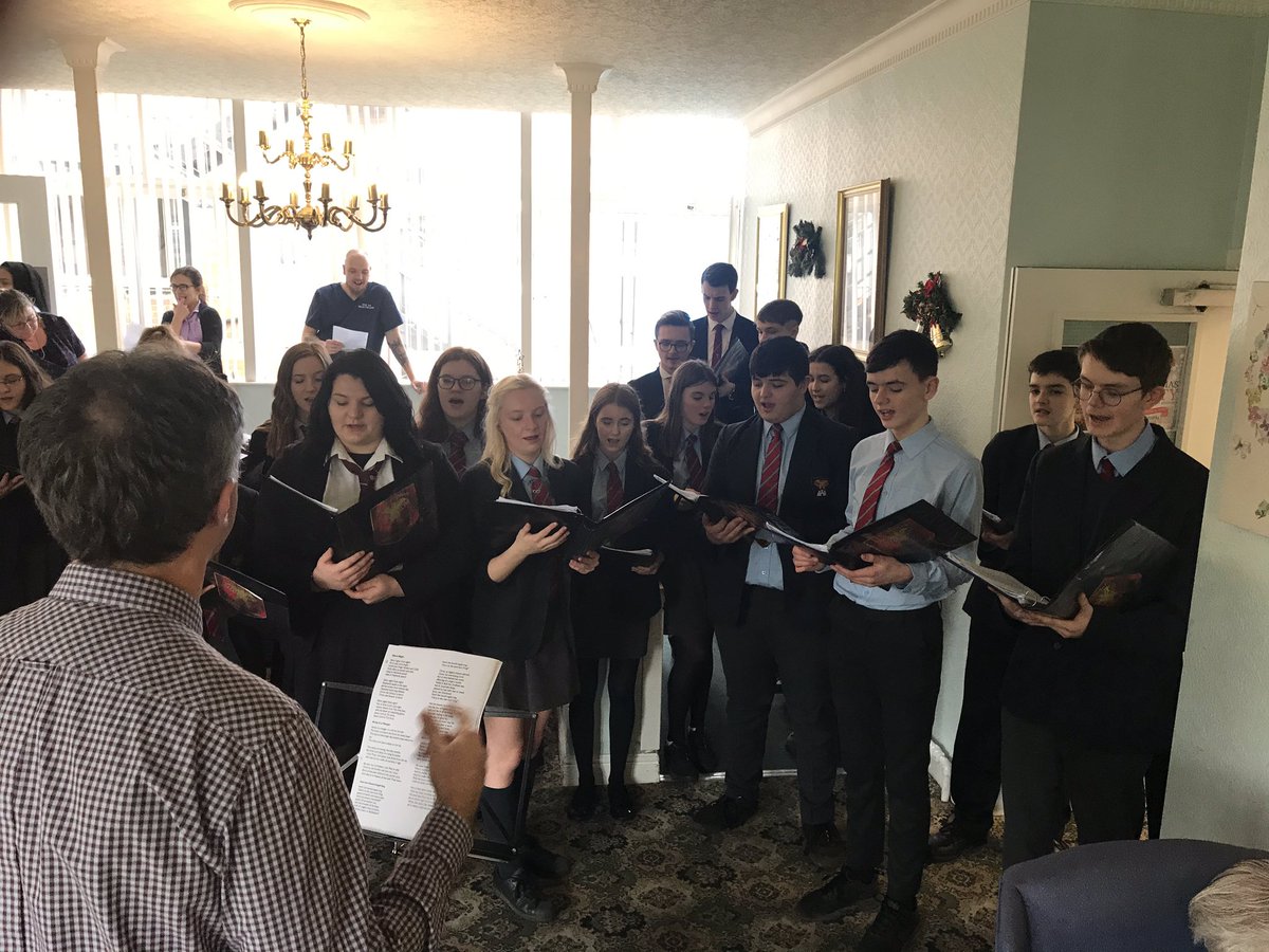 ccs_charity's tweet image. Caerleon Senior Choir visiting Caerleon House Residential Home, bringing the musical festivities to the residents and staff! 🎼🎹 🌲 @CaerleonComp