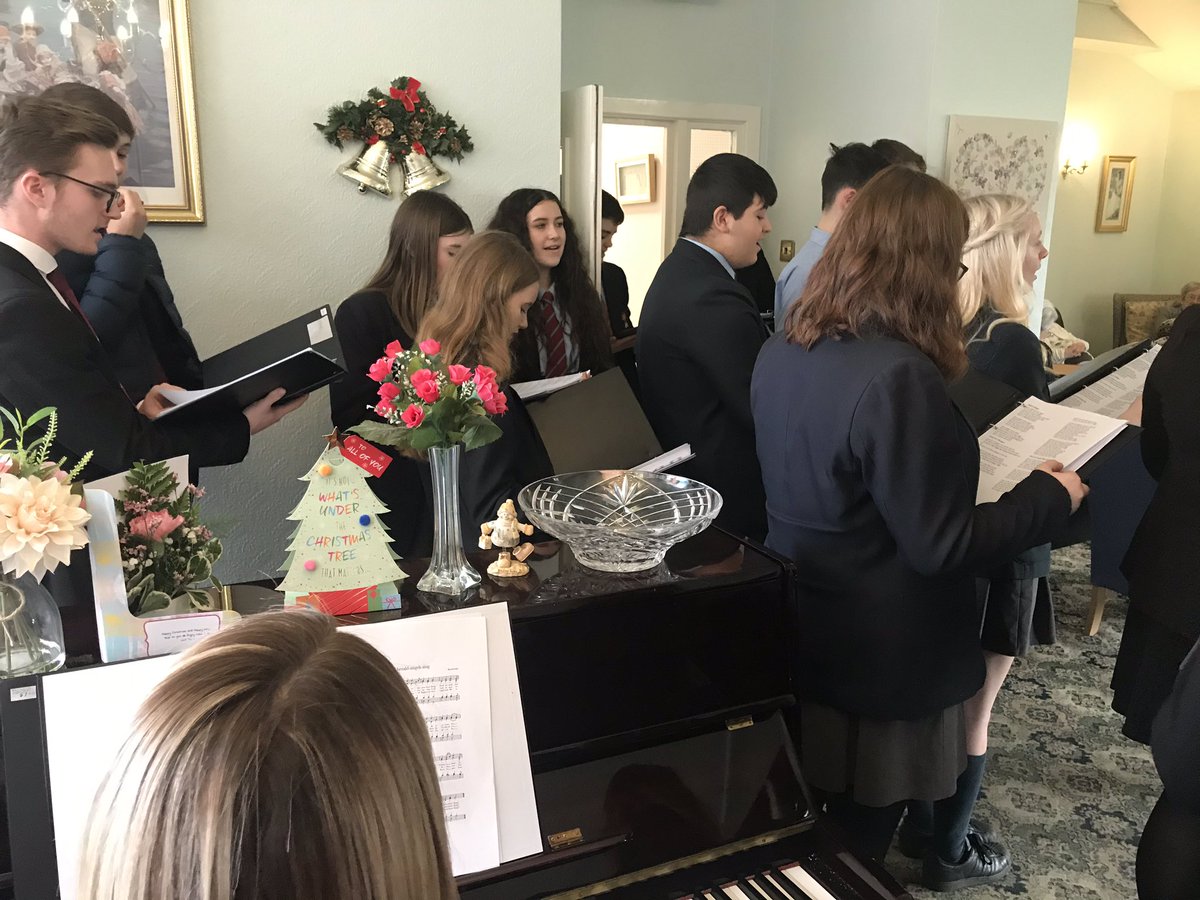 ccs_charity's tweet image. Caerleon Senior Choir visiting Caerleon House Residential Home, bringing the musical festivities to the residents and staff! 🎼🎹 🌲 @CaerleonComp