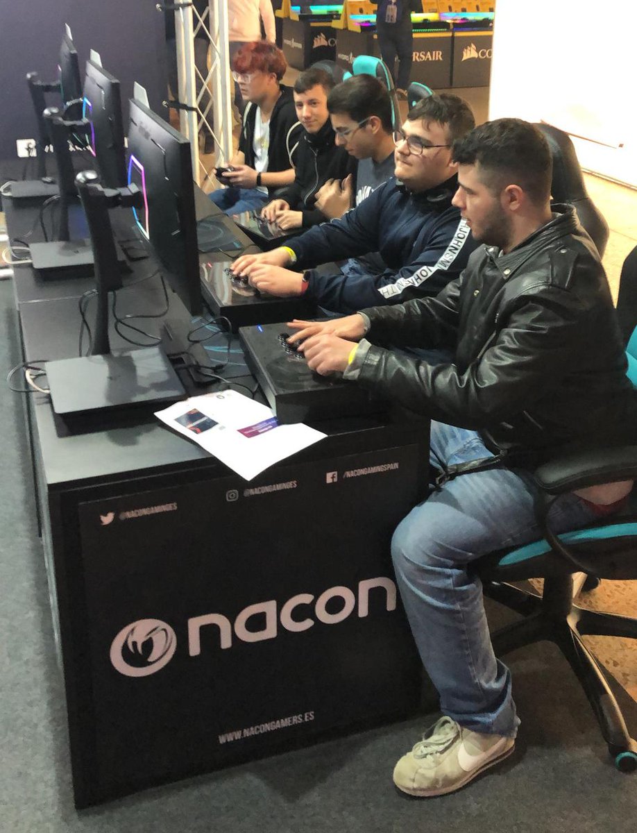 G_Explosion_'s tweet photo. A la espera de recibir las fotos de Manu Purple, ya tenemos un puñado de imágenes que recuerdan la fiesta de #GamingExplosion en @DreamHackSpain #Sevilla con @NacongamingES, @ViewSonicES... ¡y un montón de jugones! ¡Diversión!
Álbum a un CLIC: https://t.co/9LoW6oNnJT https://t.co/HDdbJrxvlg