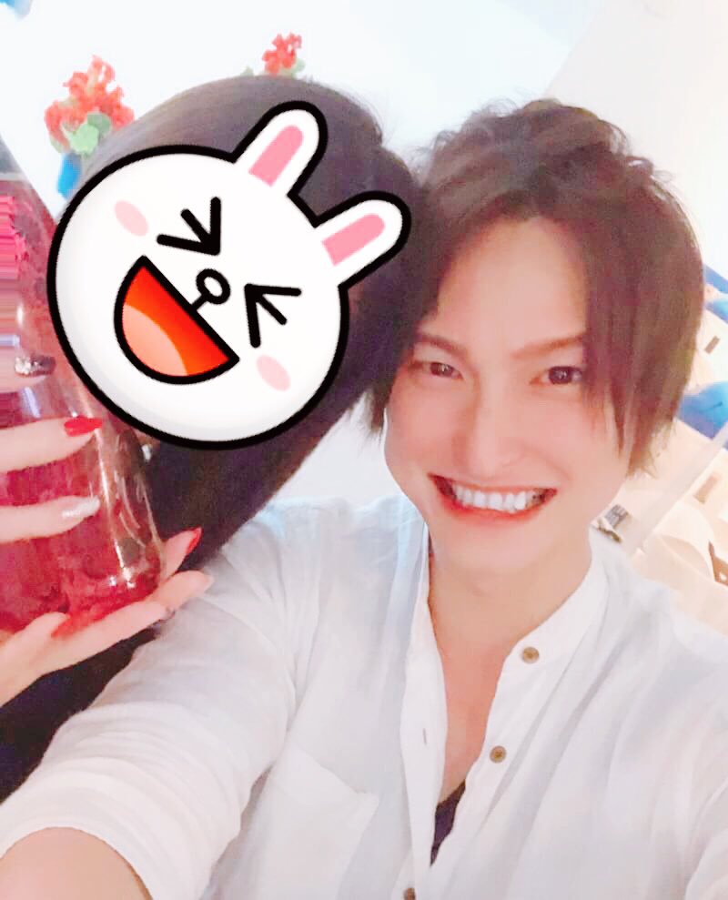 GOODTRIP0707's tweet photo. 今夜は【タモリ】とランデブー☆

この前は後祝い本当にありがとう😊
何年後もお祝いする価値のあるジェントルメンでいれるように自分磨きまくっていくぜいっ☆

パーソナルトレーニング初めて１ヶ月半経ったんだけど体かっこ良くなってきて嬉しいぞうψ(｀∇´)ψ
悩みは顔のむくみかな！笑笑 https://t.co/SQOBsj0LLd