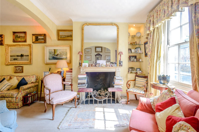 StruttsChelsea's tweet image. Sold - Another fantastic family home on Cadogan Street! Happy Clients | Happy Buyers | Happy Christmas!!!
#chelseasw3 #cadogantakeover #happyhappyhappy
tinyurl.com/y4p9ogcb