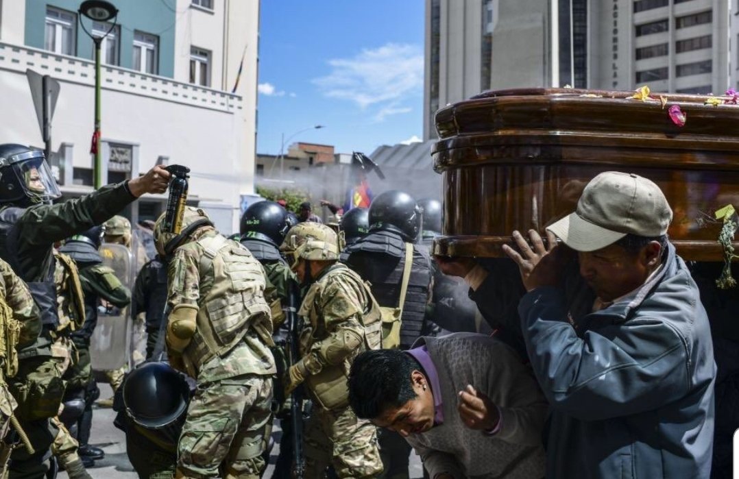 AlemCondargo's tweet photo. @evoespueblo #NiOlvidoNiPerdon 
#BoliviaEnDictadura 
#GolpedeEstadoPoliticoCivicoMilitar 
#AñezAsesinaYgolpista 
#MasacreEnBolivia 
#MesaAsesinoYgolpista 
#PumaritraidorAsesinoYgolpista https://t.co/U5HmP1kCq7