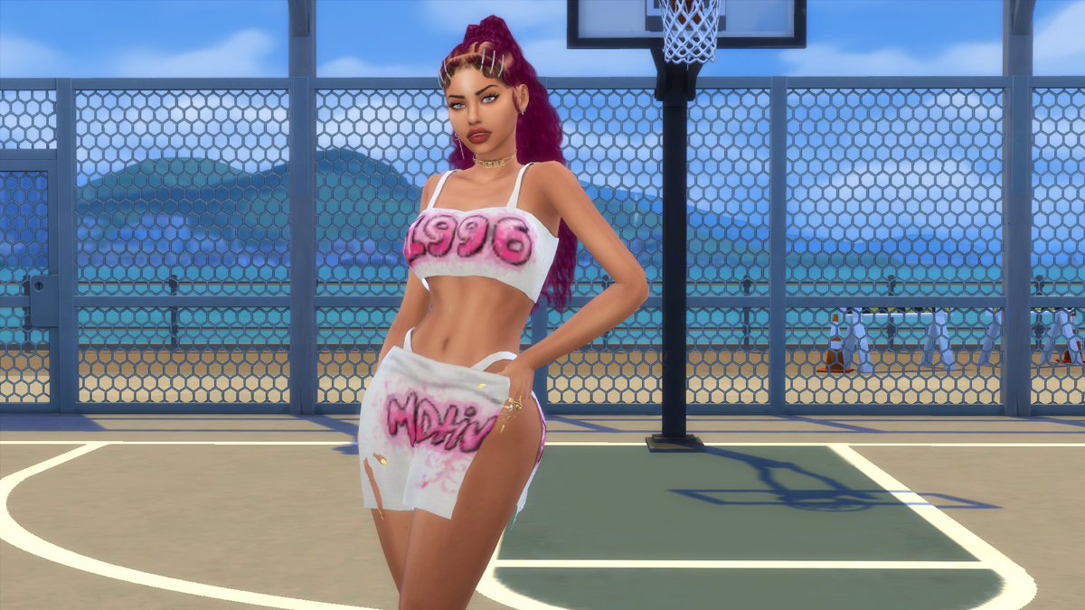 мαуα tweet media