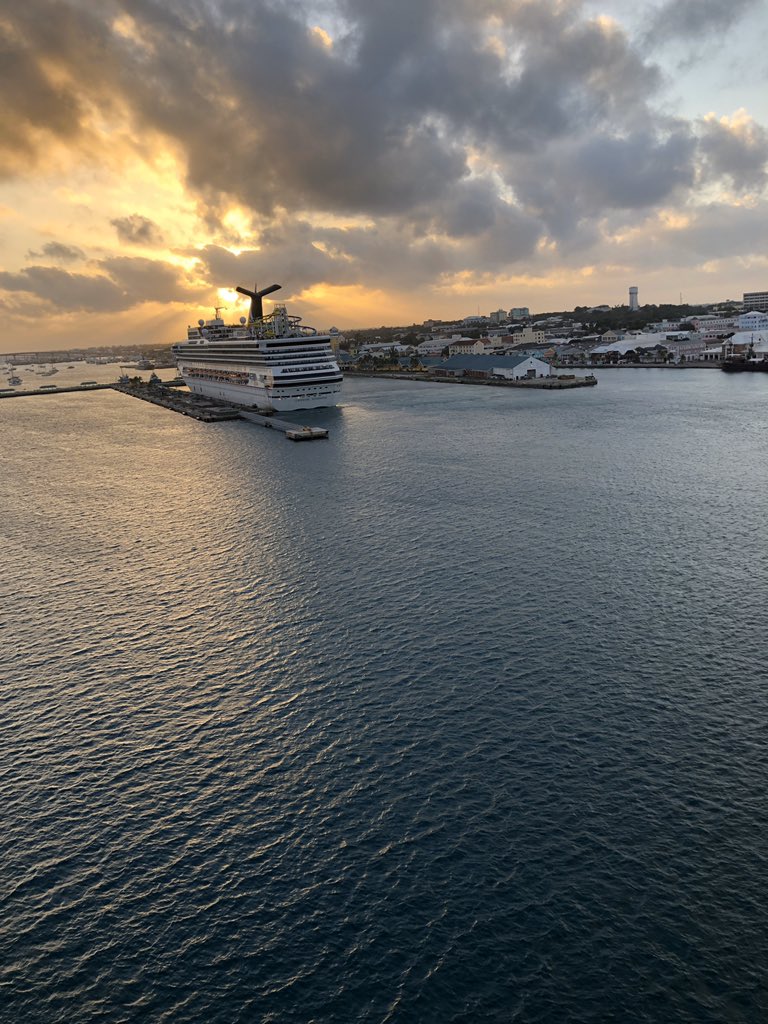 CruiserBlog's tweet photo. @CarnivalCruise #CarnivalSunshine Sunrise over the Sunshine as we arrive in port. Good morning Nassau! https://t.co/YdKqjOwsIC