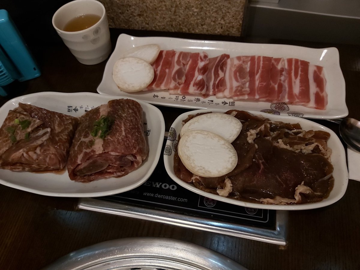 cybernrg's tweet photo. Korean BBQ in #hongkong? YES you can... after visiting @tiantanbuddha we came here for dinner.  Wow it was good! @localguides #koreanfood #Dinner #food #spicyfood https://t.co/uTPW9TLraR
